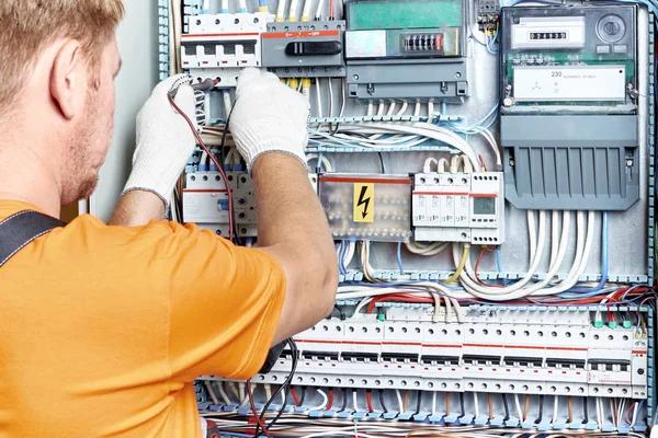Skilled Electrician Lansdowne Offering Professional Installations