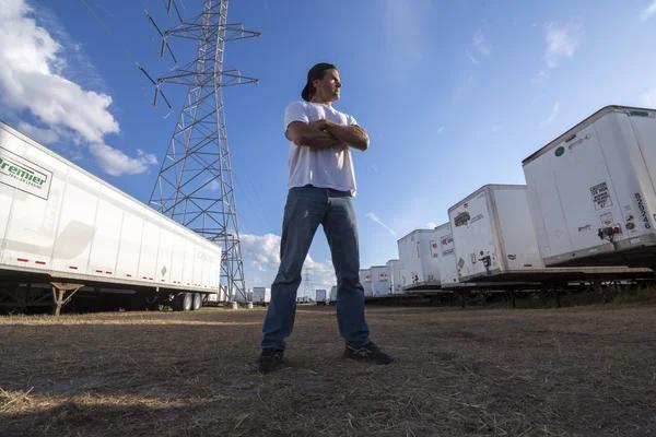 How the Largest Trucking Companies in North America Keep Supply Chains Moving